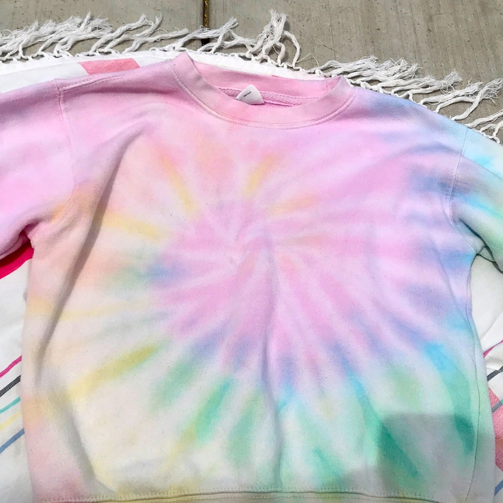 I’m selling a cute tie-dye shirt for nine year olds that is fleece